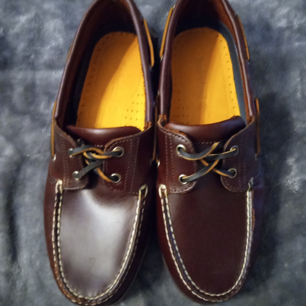 Brand new men's Timberland Classic Boat Shoes. Never worn. Sz. 10